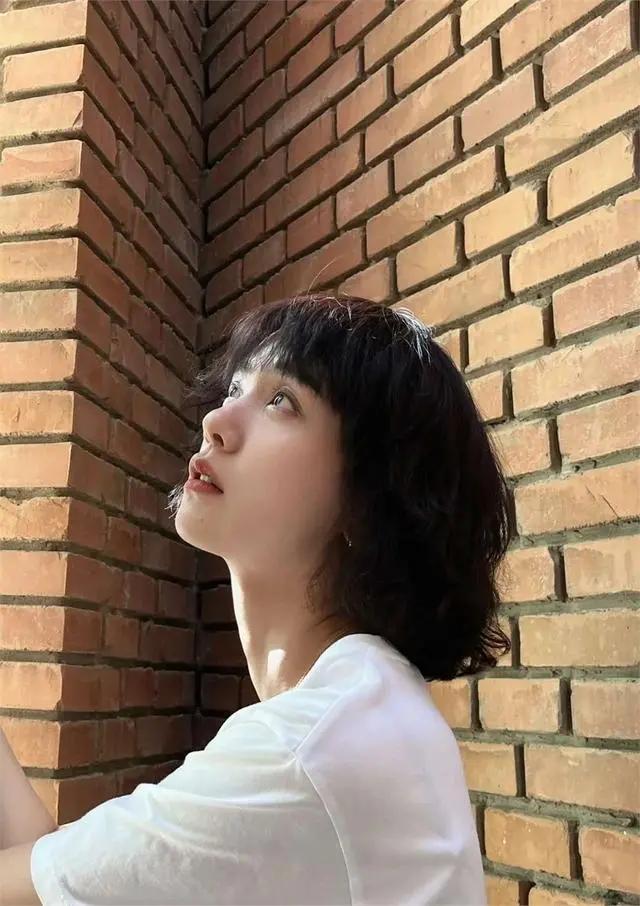 42岁李晓峰晒近照,被问和刘凯威分手了吗?新发型显老,像赵雅芝
