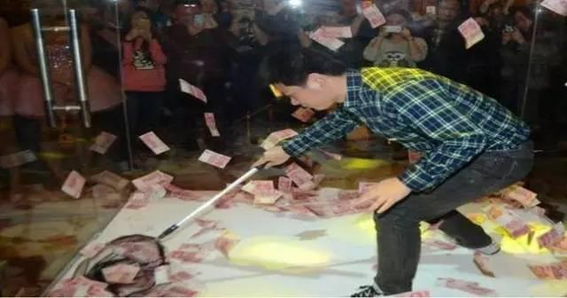 棺材还是波多野结衣？这年终奖也真是醉了....