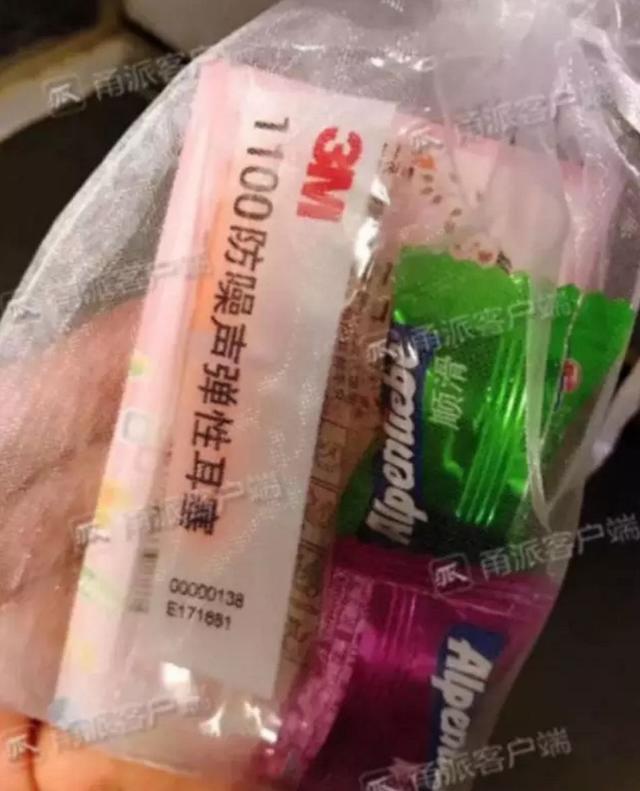 地铁上年轻妈妈暖爆朋友圈：你有教养的样子，真美！
