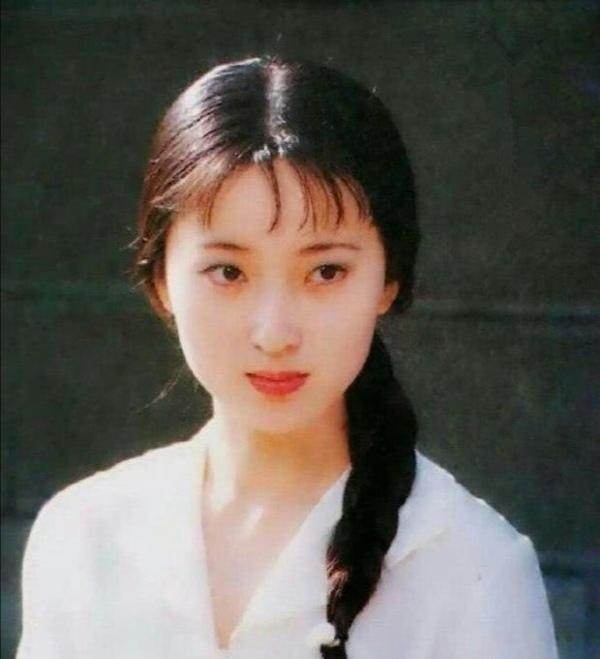 陈晓旭病逝17年后，她曾牵手10年的前夫毕彦君，如今过的怎么样