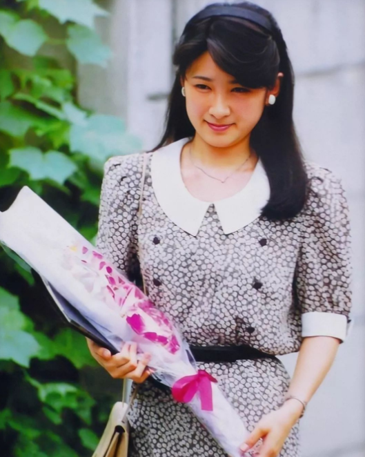 不丹39岁二公主:丹凤眼冰山脸的清秀熟女,外交气场强过佩玛王后
