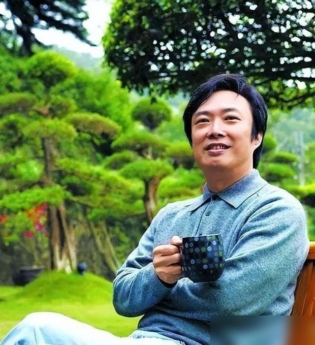 白冰冰爆费玉清近况，退休后不旅游不打麻将，姐姐盼复出继续唱歌