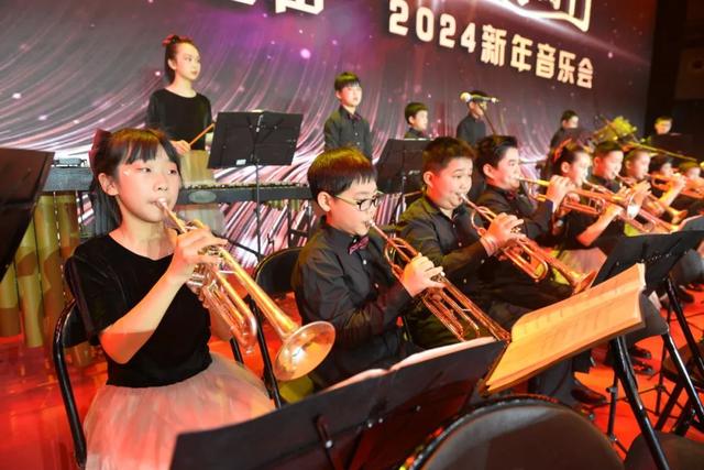 合肥市西园新村小学南校隆重举行“天鹅之声”2024新年音乐会