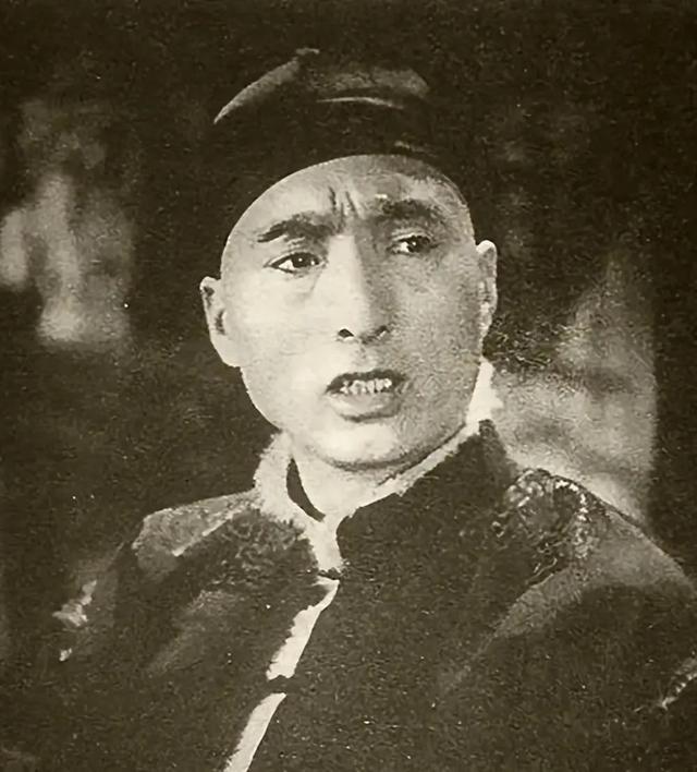 陈佩斯父亲和周总理的合影：周总理倚靠栏杆，笑得见牙不见眼