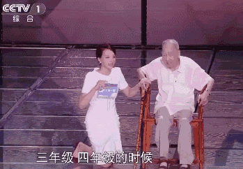 地铁上年轻妈妈暖爆朋友圈：你有教养的样子，真美！