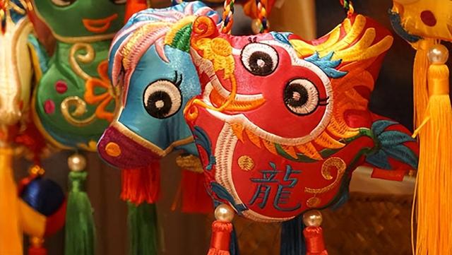 明德:龙年趣谈“龙”译法