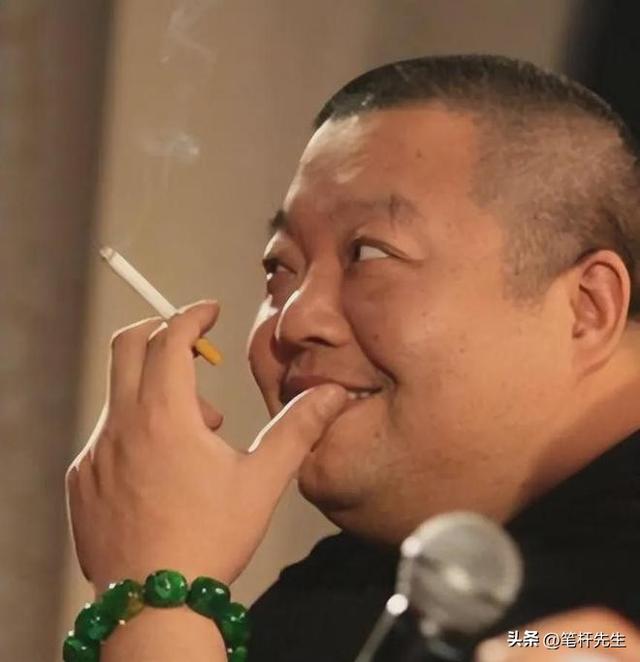 臧天朔的悲哀,生前向母亲跪地忏悔,死后妻子将80岁老母告上法庭