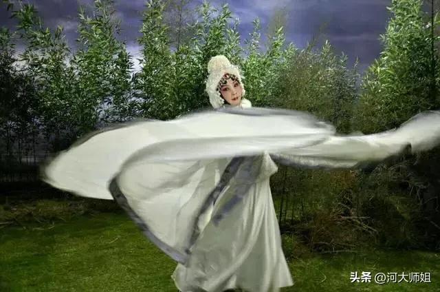 德艺双馨，雍容典雅的虎美玲…
