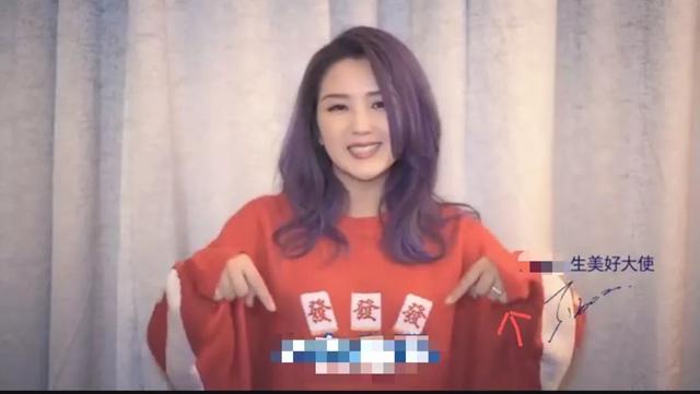 何洁二婚又传婚变,刁磊应酬后深夜不归家,神秘女子热情迎接
