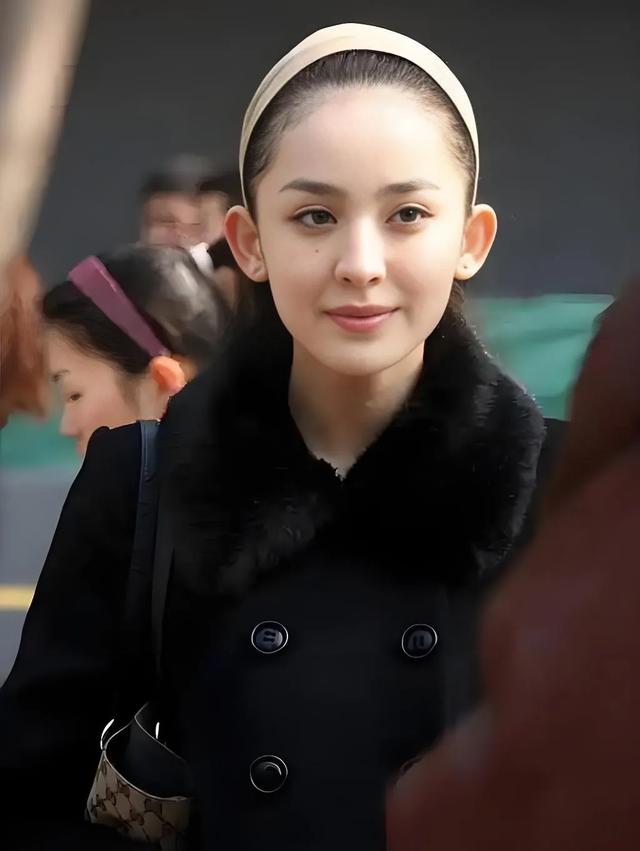 美到无可方物的古力娜扎素颜照，是不是英雄所见略同？