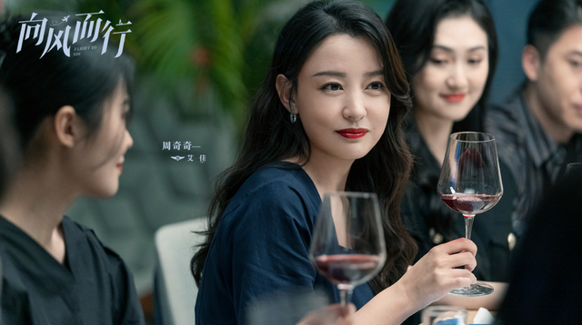 她,从歌手到演员,36岁演“最美乘务长”火了