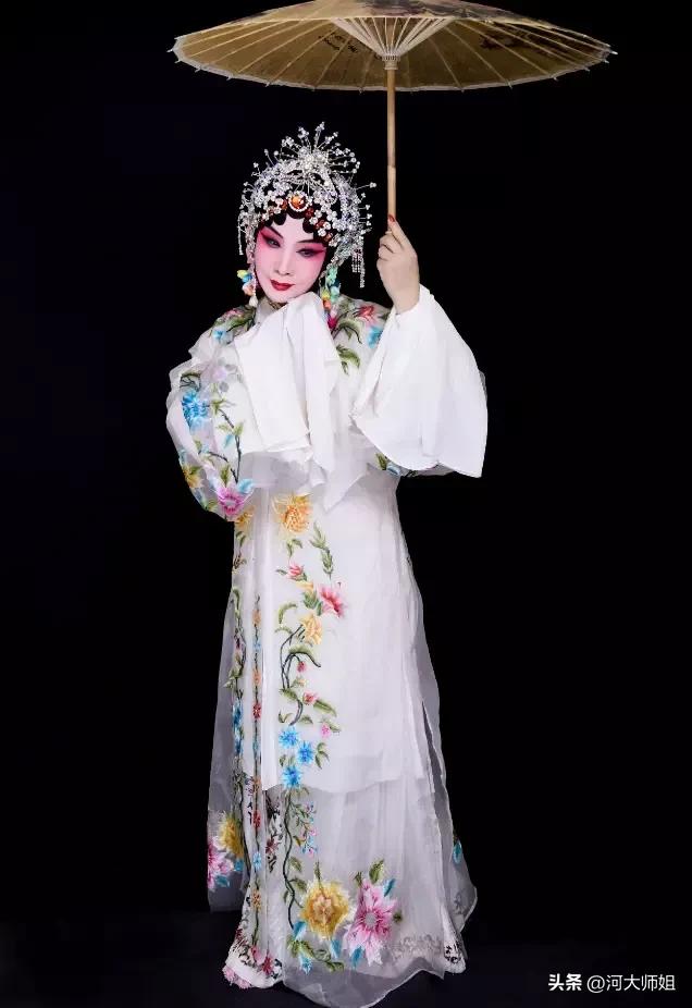德艺双馨，雍容典雅的虎美玲…