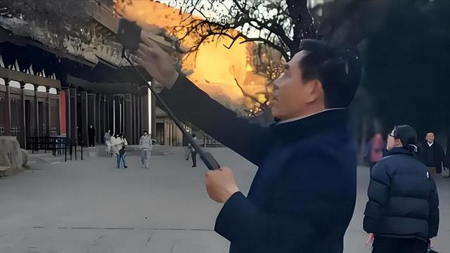 刘芳菲:经历两段感情后自己离开央视,如今47岁和陈宝国同游云冈