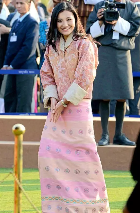 不丹39岁二公主:丹凤眼冰山脸的清秀熟女,外交气场强过佩玛王后