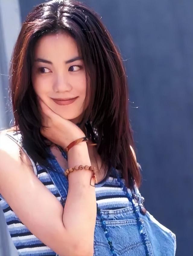 9位被称“老烟鬼”的女明星，周迅烟不离手，刘亦菲14岁就抽烟了
