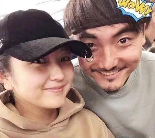 何洁二婚又传婚变,刁磊应酬后深夜不归家,神秘女子热情迎接
