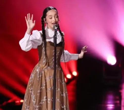 数次夺冠的00后歌手,凡希亚唱功如何,为何没能斩获年度歌王?