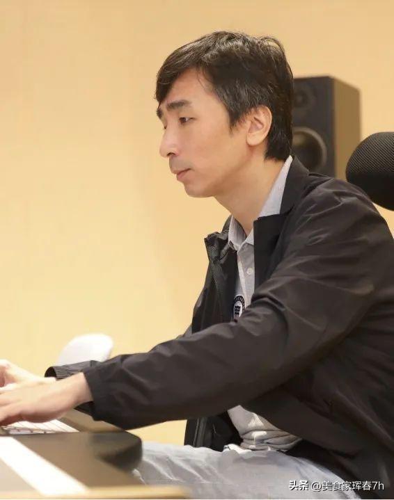 44岁的广州演员何志锋，与同学杨栩恩爱了20年 他们都是黄俊英弟子