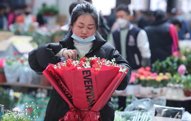 90后创业卖花流水曾经过千万，7年后直播带货赔本赢取吆喝