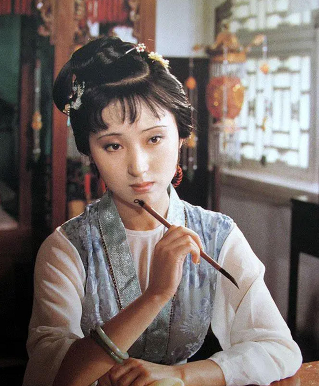陈晓旭病逝17年后，她曾牵手10年的前夫毕彦君，如今过的怎么样