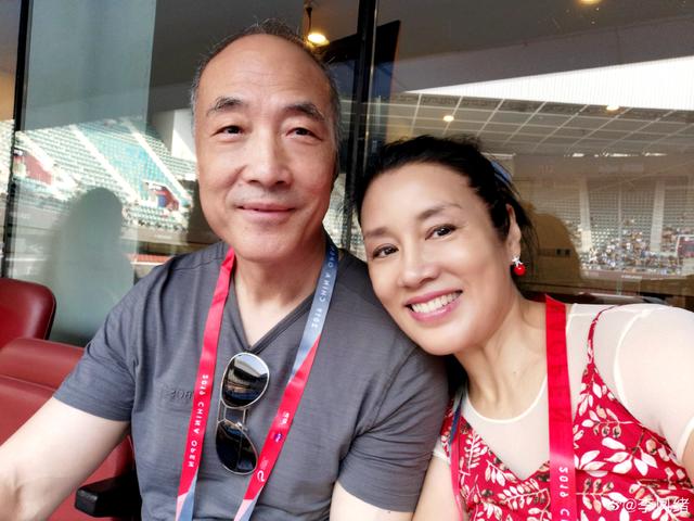 李凤绪晒近照,《青春祭》饰李纯,《安家》饰耿妈妈,已结婚31年