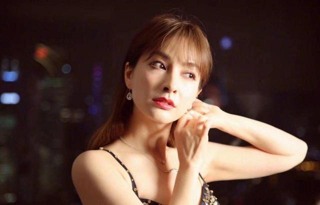 至今未婚的8位大龄女星,各有各的苦衷,最大55岁,最小38岁