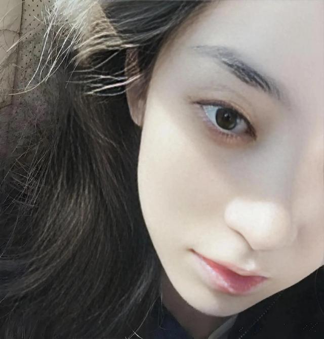 美到无可方物的古力娜扎素颜照，是不是英雄所见略同？
