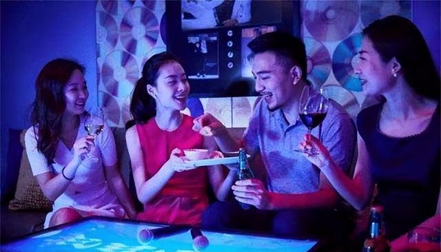 KTV陪唱女孩的“厕所之问”：背后藏着什么？