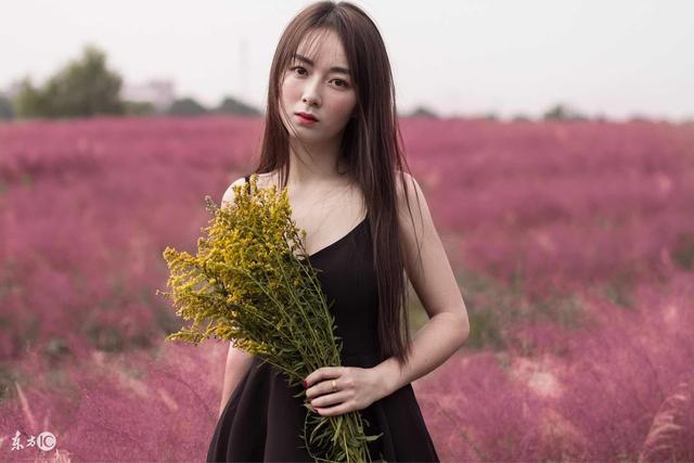 小说：意外重生十年前，小伙疯狂追求初恋，却差点走漏重生的消息