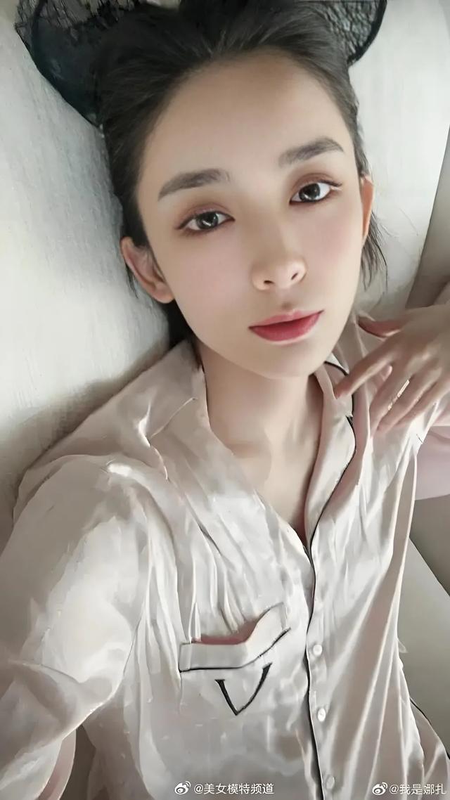 美到无可方物的古力娜扎素颜照，是不是英雄所见略同？
