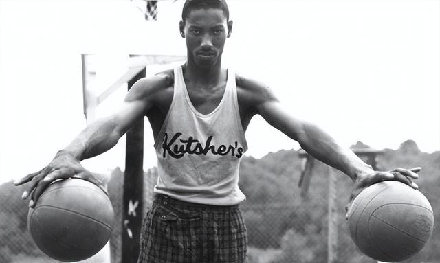 这不是P图 NBA球星的手就有这么夸张！奥尼尔喝水如喝口服液