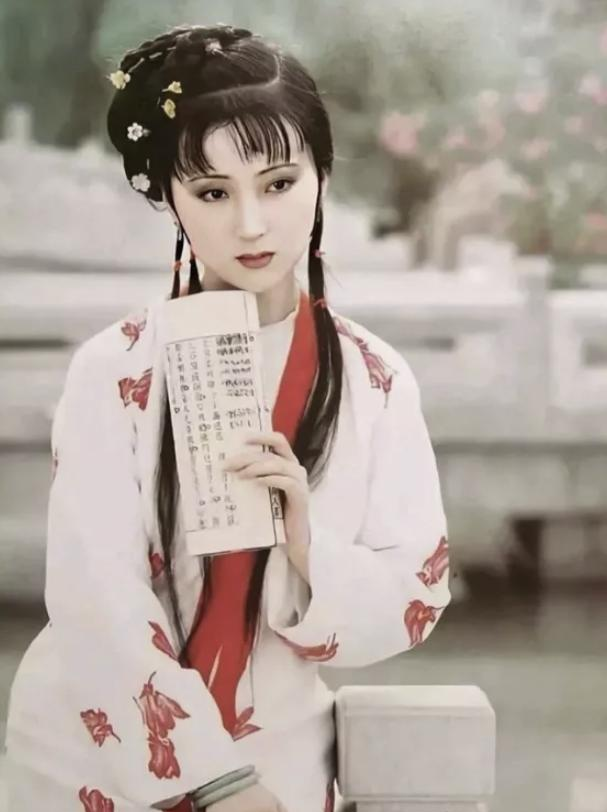 陈晓旭病逝17年后，她曾牵手10年的前夫毕彦君，如今过的怎么样