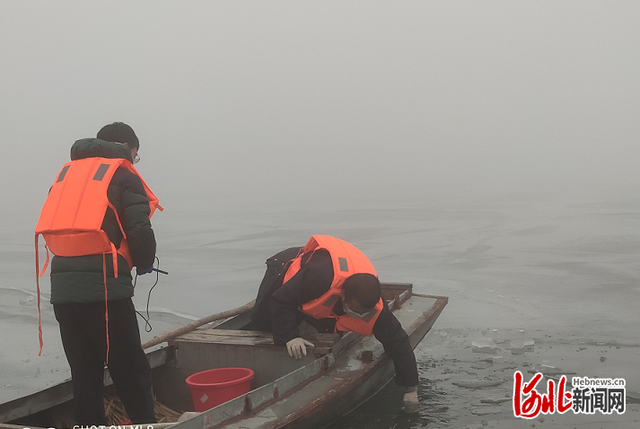 河北雄安新区:一次惊心动魄的凿冰取样