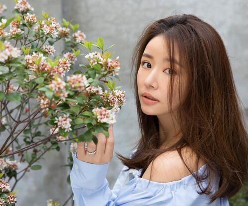 42岁林心如纯素颜出镜,连唇膏都没有涂,暴露真实皮肤状态