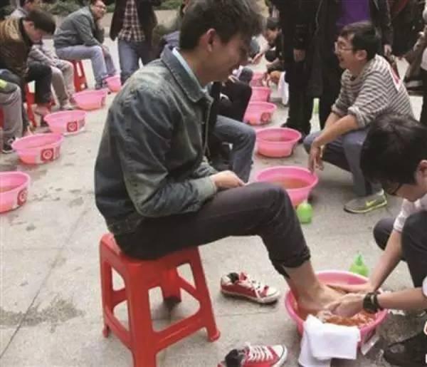 棺材还是波多野结衣？这年终奖也真是醉了....