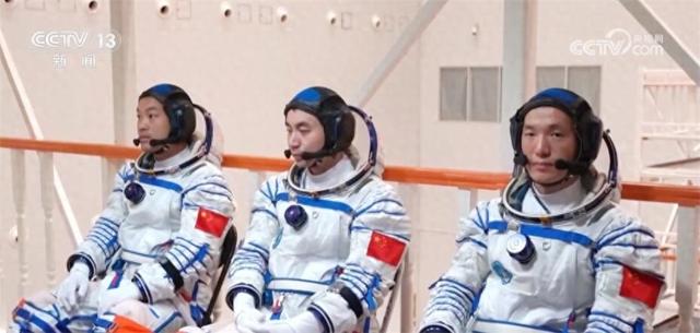 神十八“太空出差三人组”是如何选拔的？听一听总设计师的详细阐述
