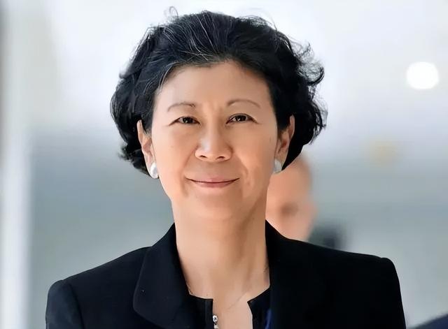 李嘉诚身旁的女人:被首富“独宠”30年,身家百亿,是个狠角色!