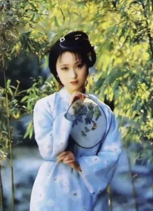 陈晓旭病逝17年后，她曾牵手10年的前夫毕彦君，如今过的怎么样