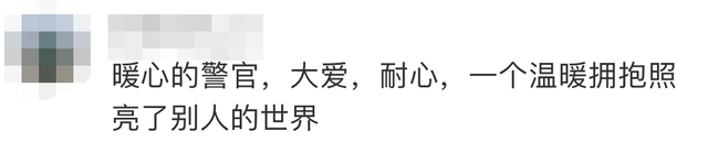 两个大男人街头上演“爱的抱抱”,咋回事?