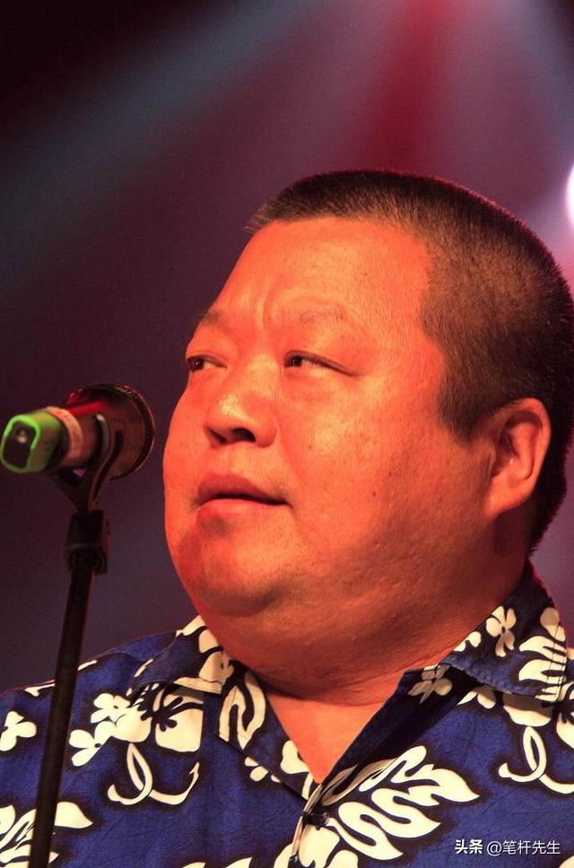 臧天朔的悲哀,生前向母亲跪地忏悔,死后妻子将80岁老母告上法庭