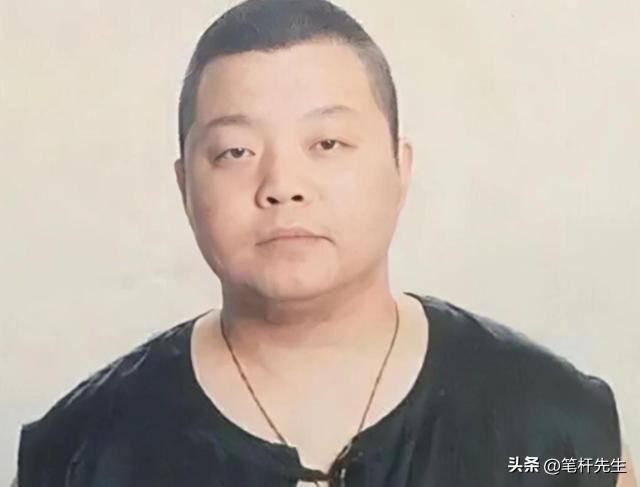 臧天朔的悲哀,生前向母亲跪地忏悔,死后妻子将80岁老母告上法庭