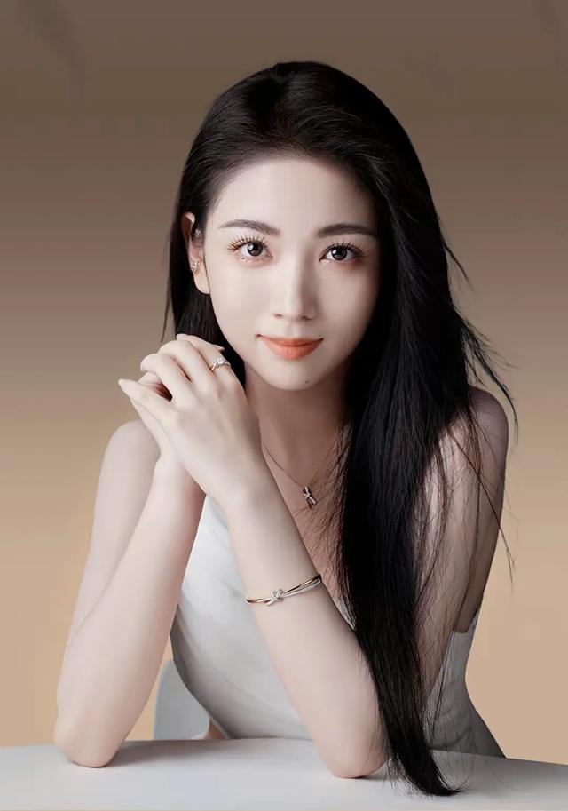 中国娱乐圈年青美丽的10位女明星,大家认可吗