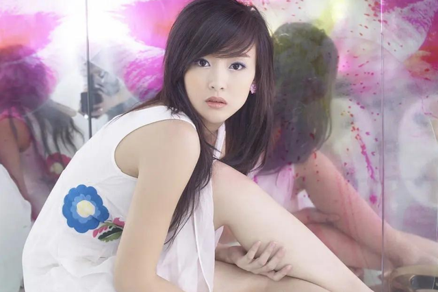 她,从歌手到演员,36岁演“最美乘务长”火了