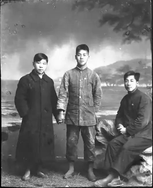 她的爱情何其彪悍:三人行后念念不忘,44年姐弟恋临终前主动索吻