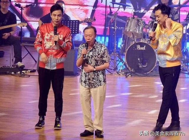 44岁的广州演员何志锋，与同学杨栩恩爱了20年 他们都是黄俊英弟子