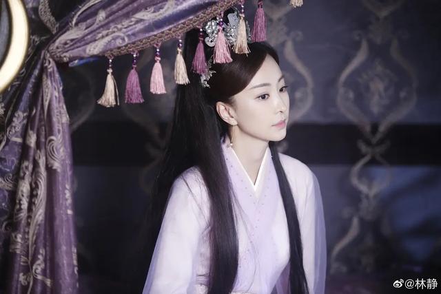 从空姐到童年女神，出道23年没火的她，年过40不婚专注搞事业