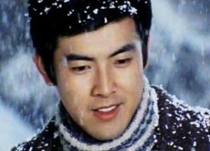 63岁刘晓庆晒35年前旧照,与三浦友和同框美到发光!