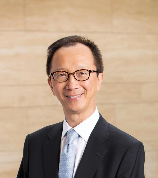 港媒曝伏明霞离婚,净身出户,大26岁老公梁锦松回应了