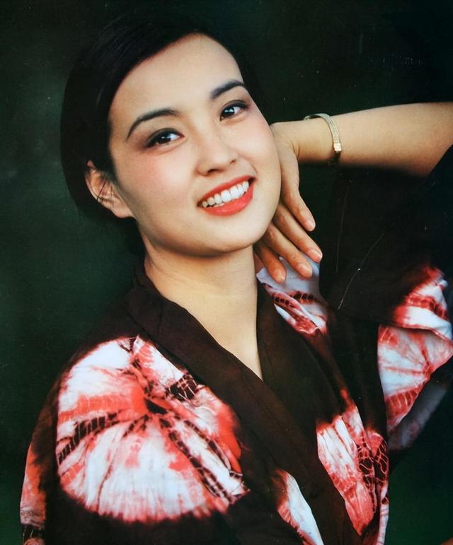 65岁的刘晓庆居然还能怀孕,曾经4次婚姻2次出轨,老公是怎么想的