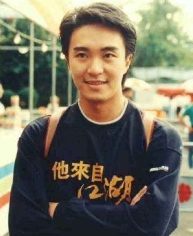 周星驰与梁朝伟:年少时的知己到从未合作,46年情谊真的变了吗?